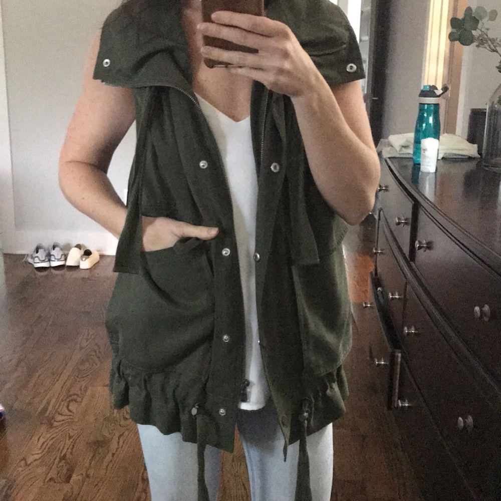 Lou and grey green vest, size S but cold fit most
